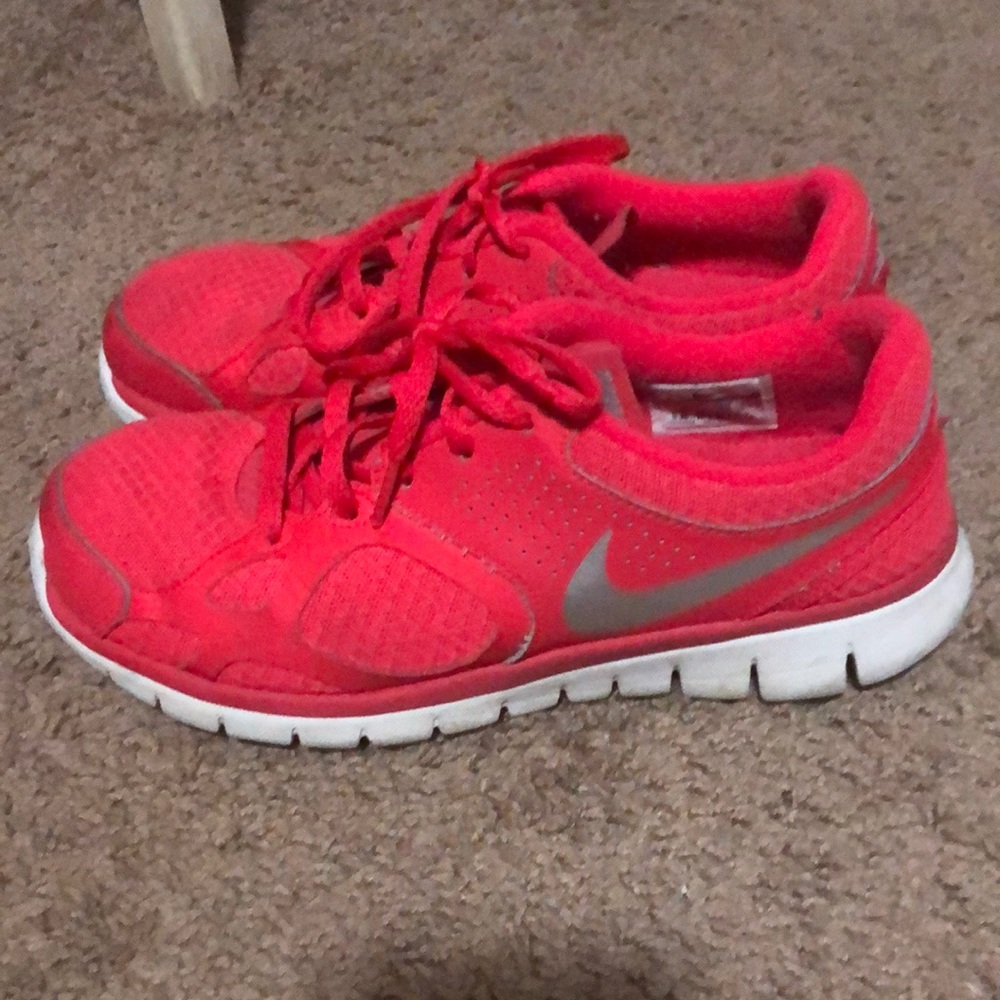 nike shoes - Picture 2 of 3